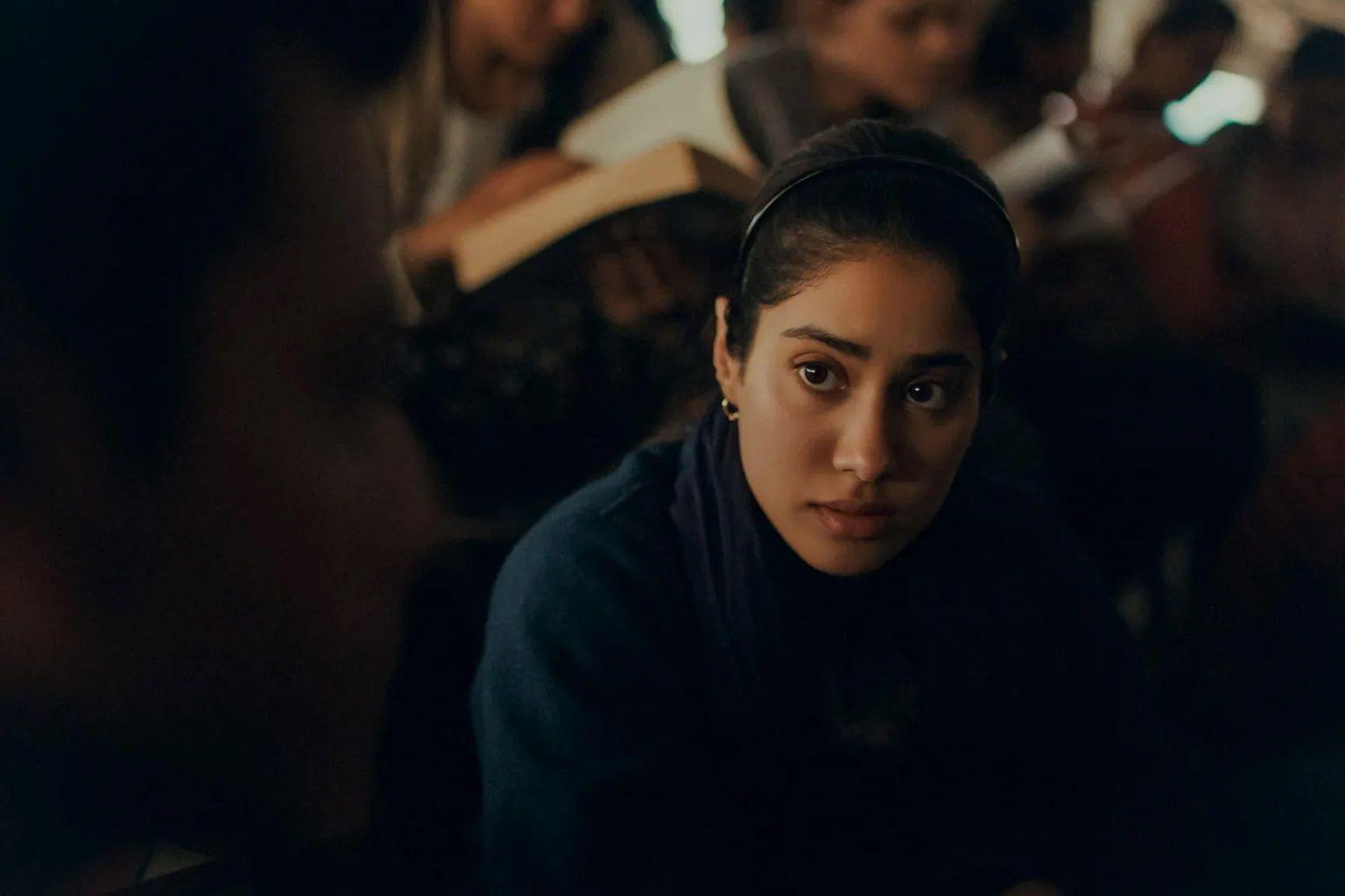 لعبت جانفي كابور ممثلة بوليوود دورًا رئيسيًا في الفيلم